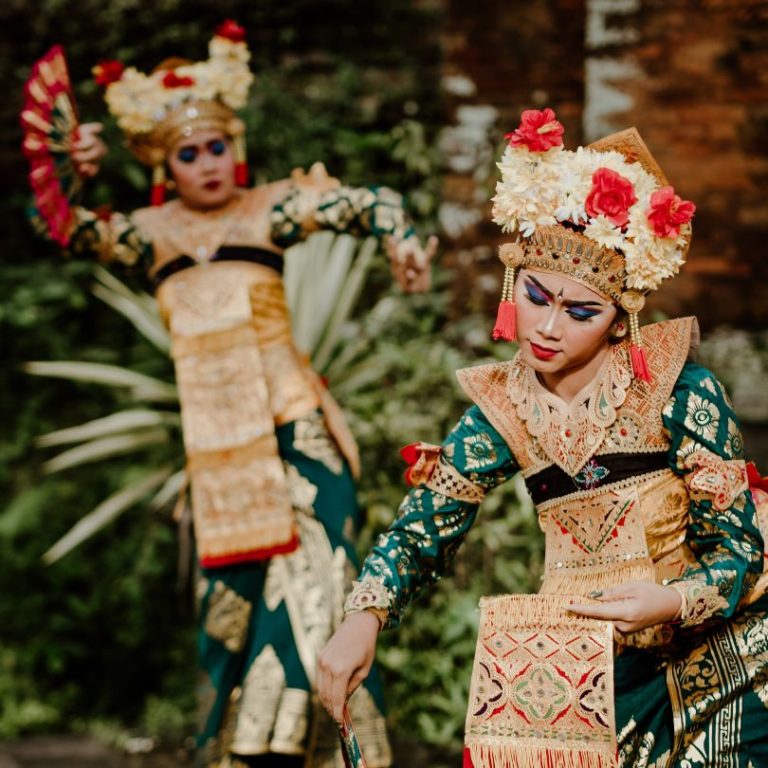 pakaian adat khas indonesia
