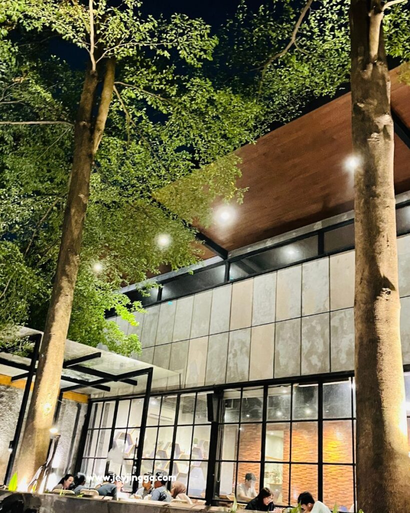 suasana Nakoa Cafe